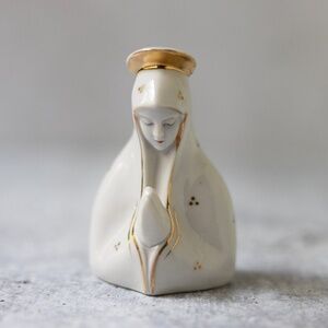 Sanmyro San Myro Japan Holy Mother Mary ceramic porcelain figurine praying gold